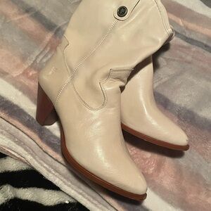 Frye Cream Heeled Boots with Vintage-Inspired Design